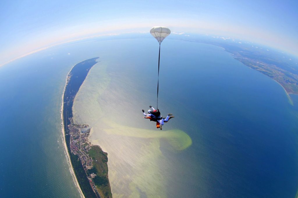 Skoki spadochronowe nad morzem - Hel