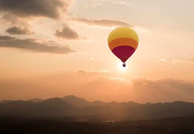 Przelot balonem, paralotnią lub samolotem akrobacyjnym