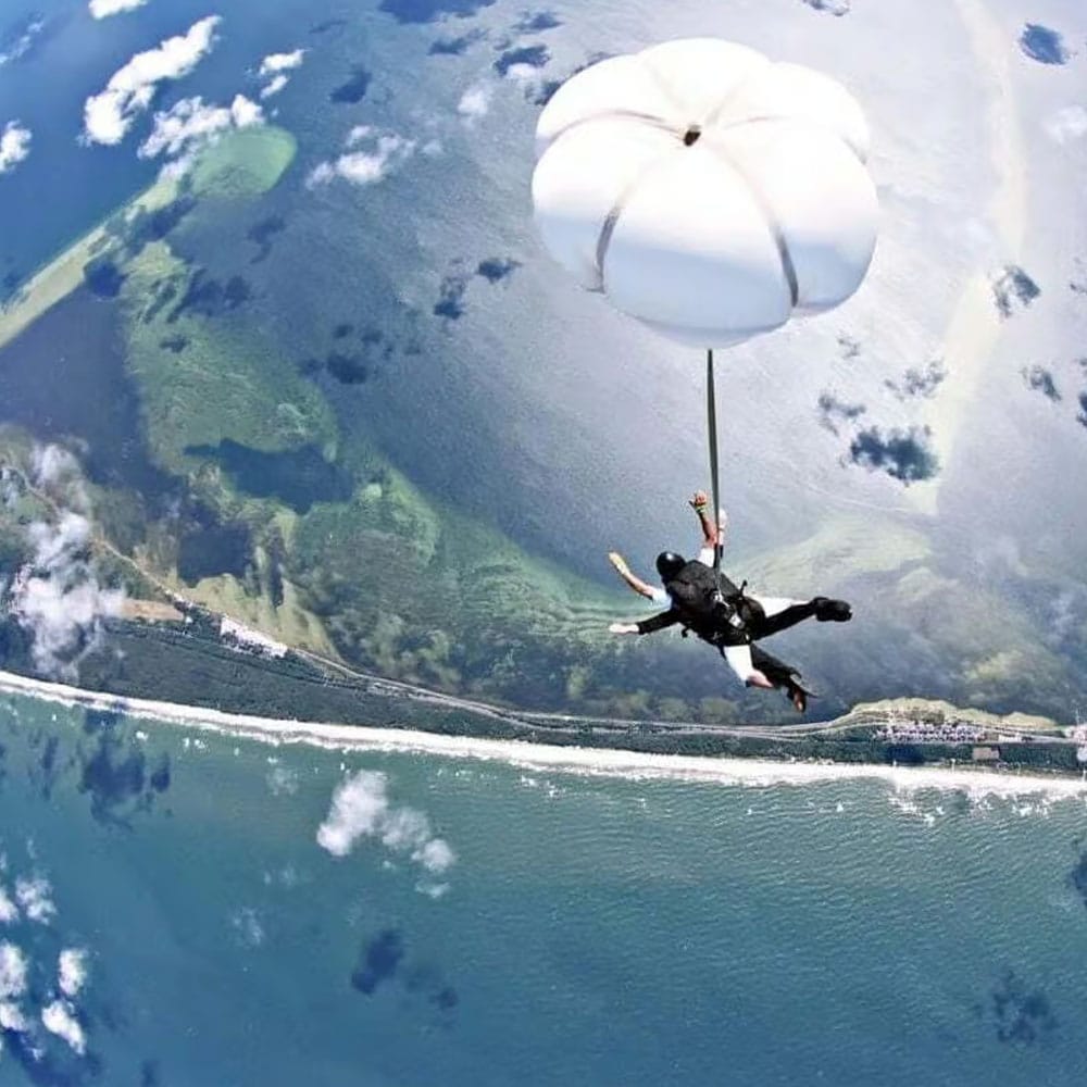 Voucher na skoki ze spadochronem lub loty widokowe