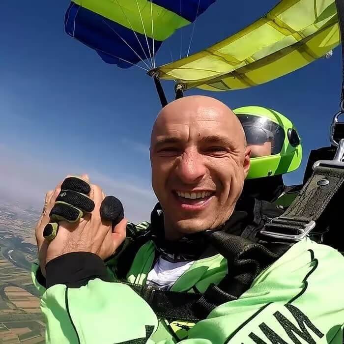 Skok na spadochronie z filmem i foto operatorem